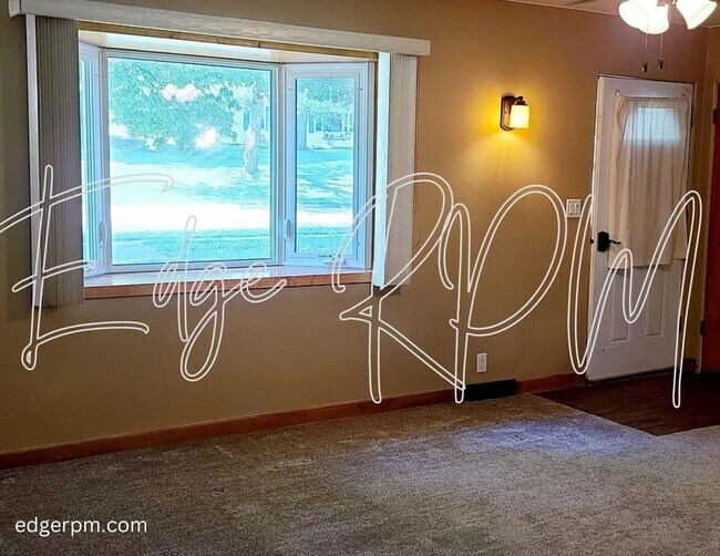 Building Photo - Great 2 Bedroom 1 Bath Ranch