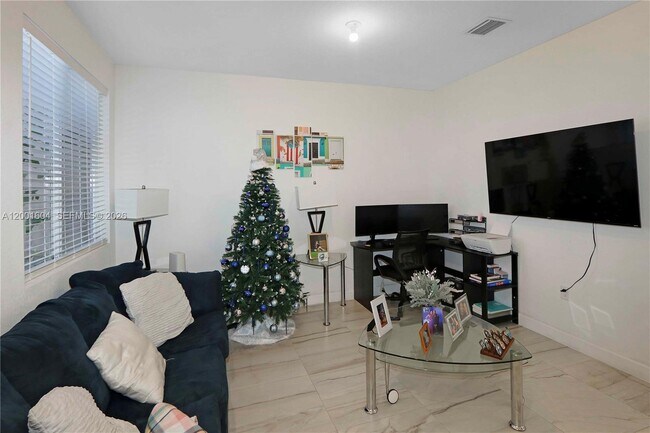 Building Photo - 2432 SE 10th St