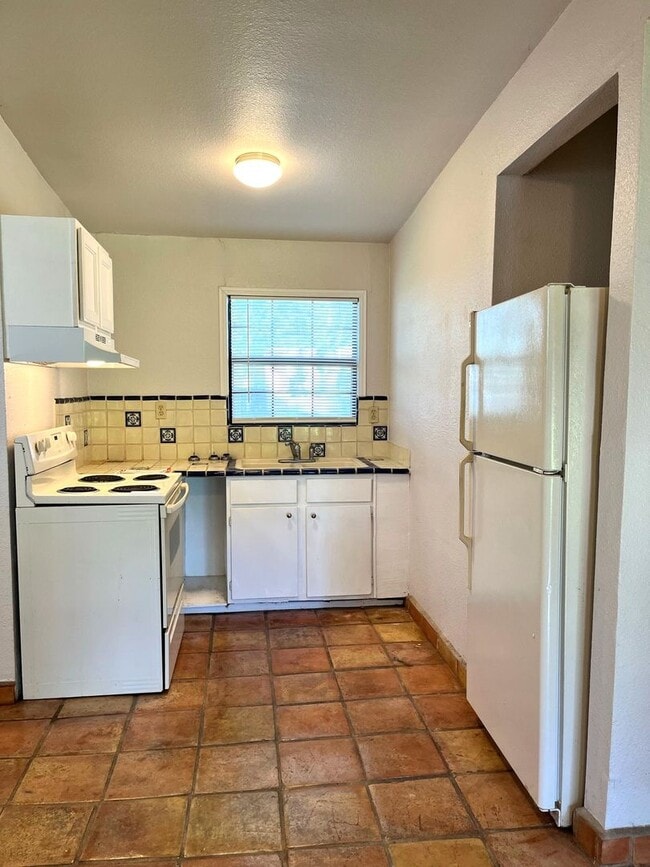 Building Photo - 4715 Howard St