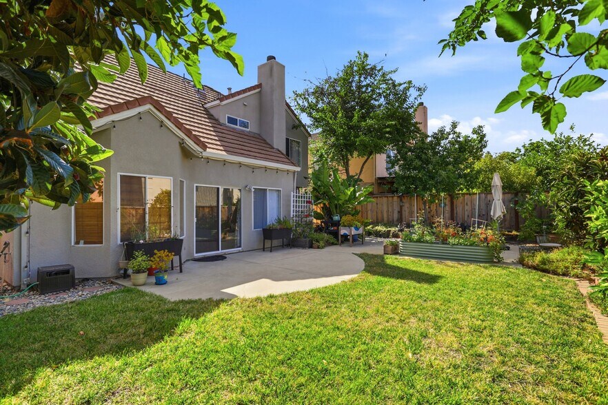 Building Photo - 2693 Mission Greens Dr
