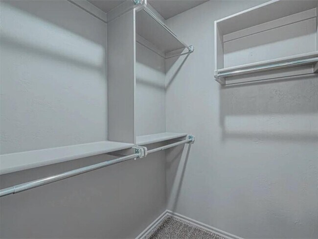 Building Photo - 1529 Highland Loop