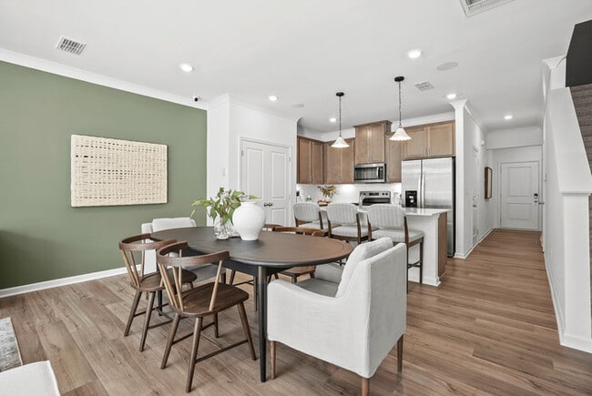 Building Photo - 12004 Oak St