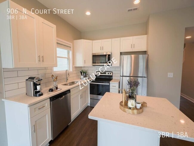 Building Photo - 906  N. Court Street-