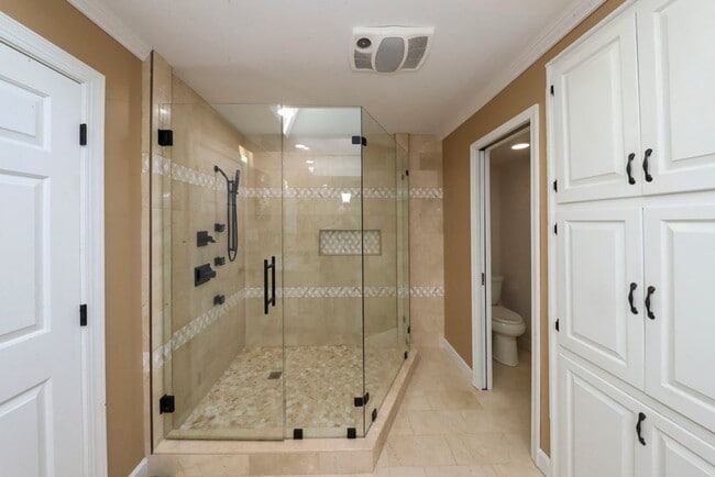 Building Photo - Luxury Kingsmill Treehouse Retreat | 7BR Custom Home with Private Suite