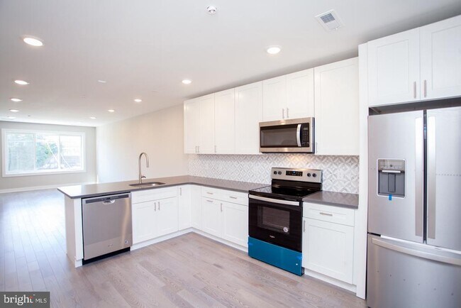 Building Photo - 1407 N 8th St