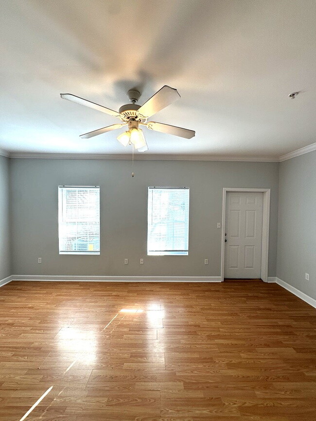 Building Photo - "Charming 3-Bed Townhouse Retreat in Fort Walton Beach!"