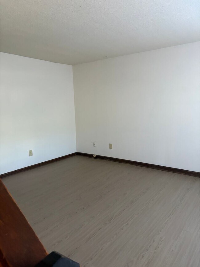 Building Photo - 4812-4814