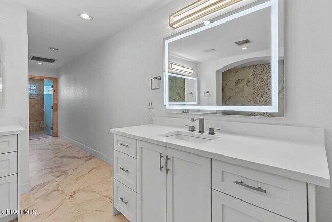 Building Photo - 6528 Calle Placido Dr