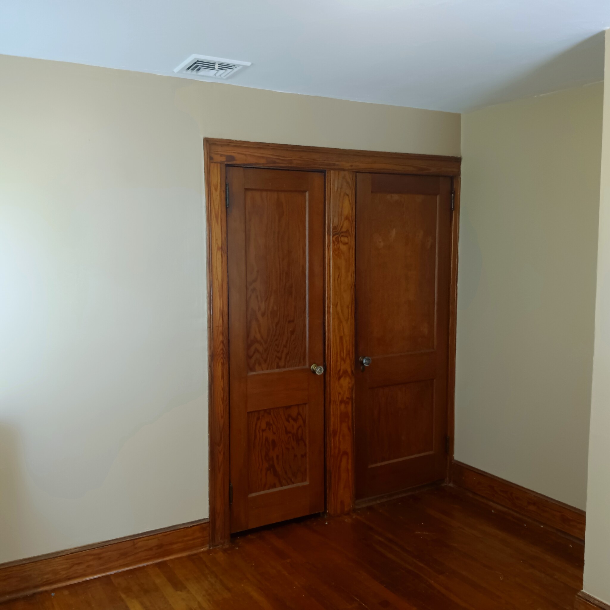Bedroom #2 w/ closet - 261 View St