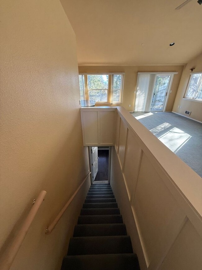 Building Photo - Spacious 5 Bedroom / 3 Bathroom Home for Rent in Lakeside, Montana