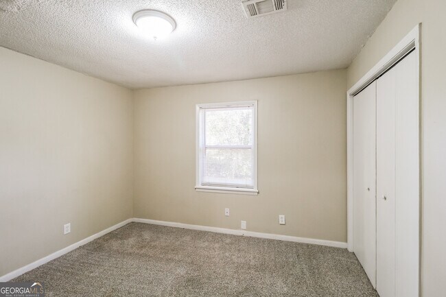 Building Photo - 5151 Hillside Dr NW
