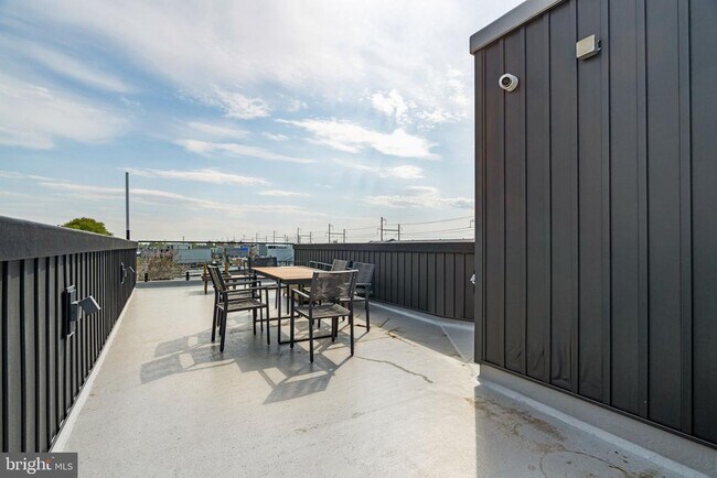Building Photo - 2409 Oakford St