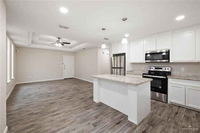 Building Photo - 10 Sahara Dr