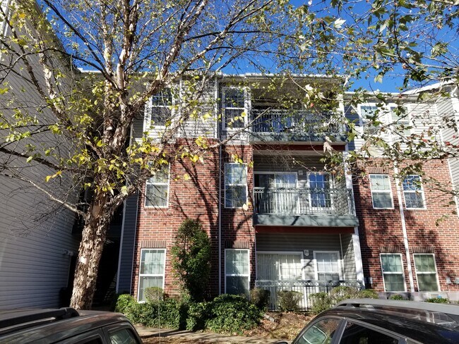 Apartment Building - 1665 S Radisson Dr