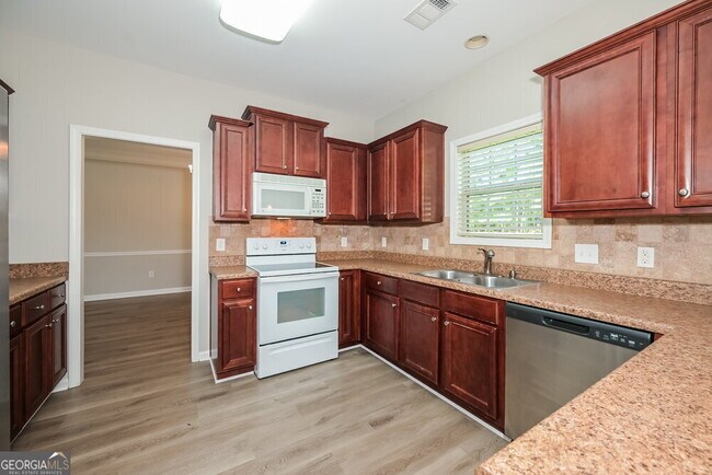 Building Photo - 2048 Woodland Brook Dr