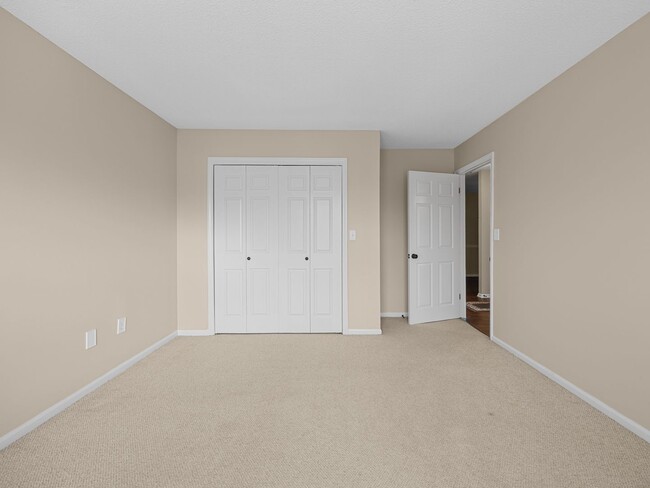 Building Photo - Gorgeous 2 bedroom home- Move-In Ready Condo in Parkview. Minutes to Downtown Greenville & the Ne...