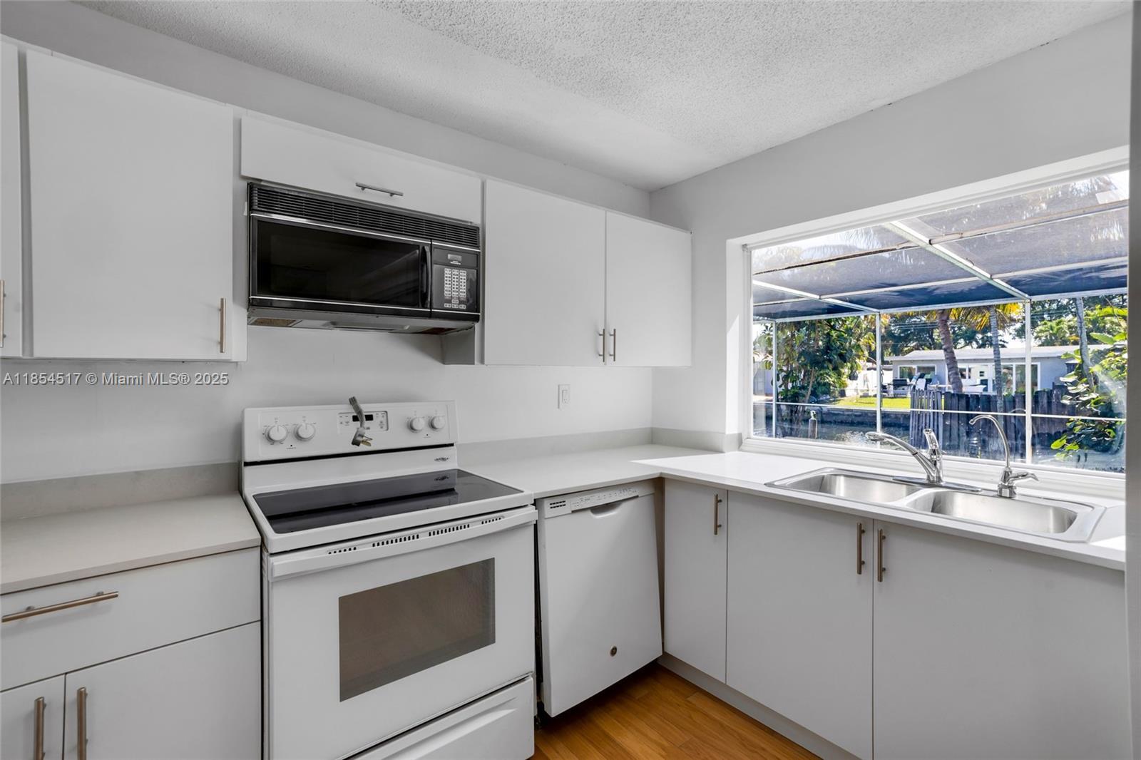 Building Photo - 2020 NW 33rd Ct