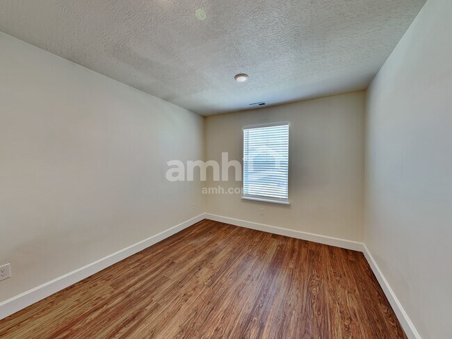 Building Photo - 2337 Surry Way