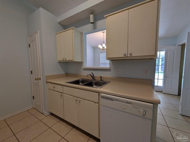 Building Photo - 3359 Green Briar Cir