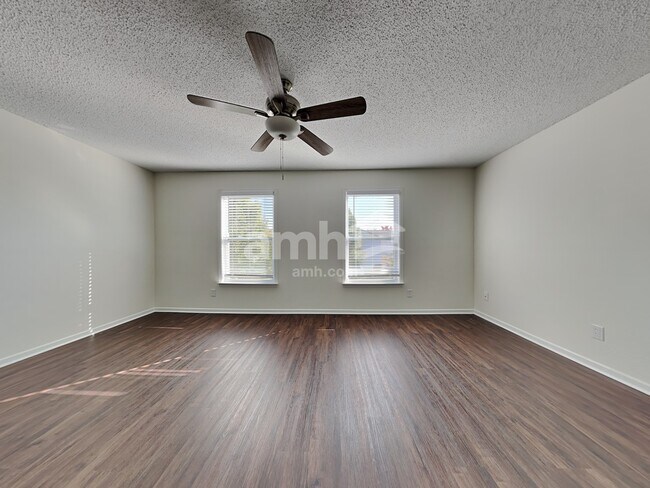 Building Photo - 10258 Golden Dr