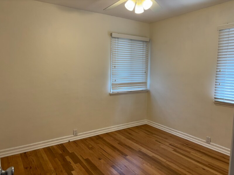 Building Photo - 534 N Niagara St