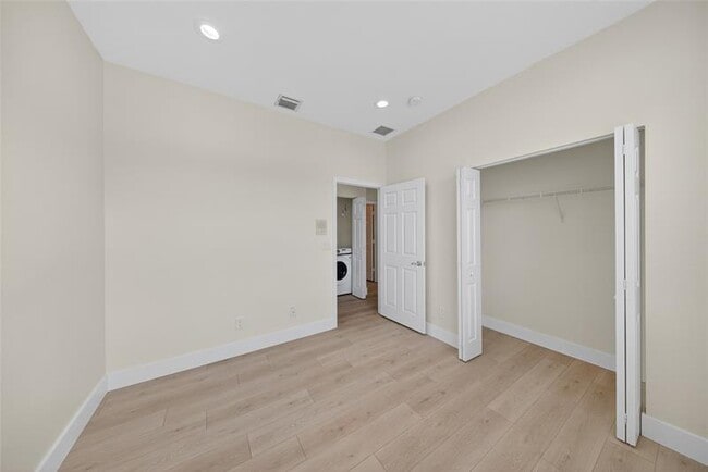 Building Photo - 3095 Grandiflora Dr
