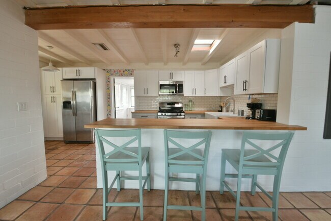 Building Photo - 2842 E Blacklidge Dr