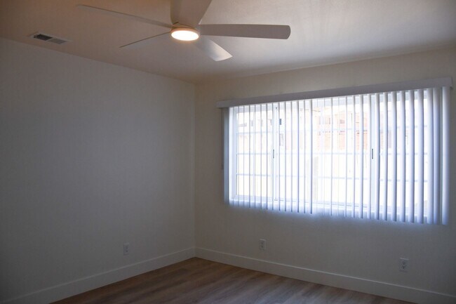 Building Photo - Parker (316)
