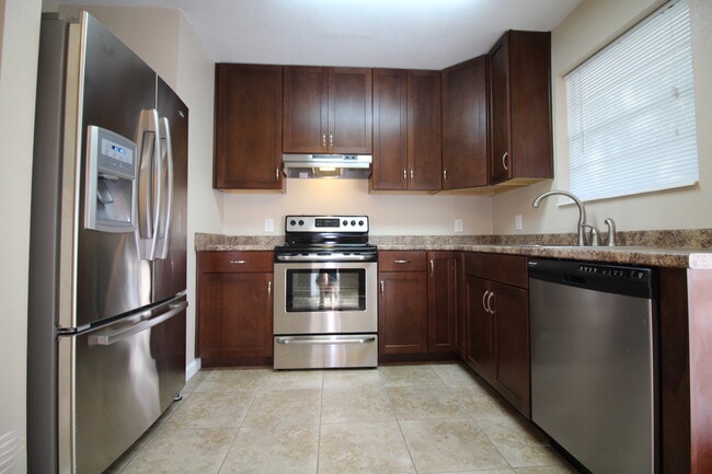 Building Photo - Beautiful Renovated Home In Fort Walton Beach
