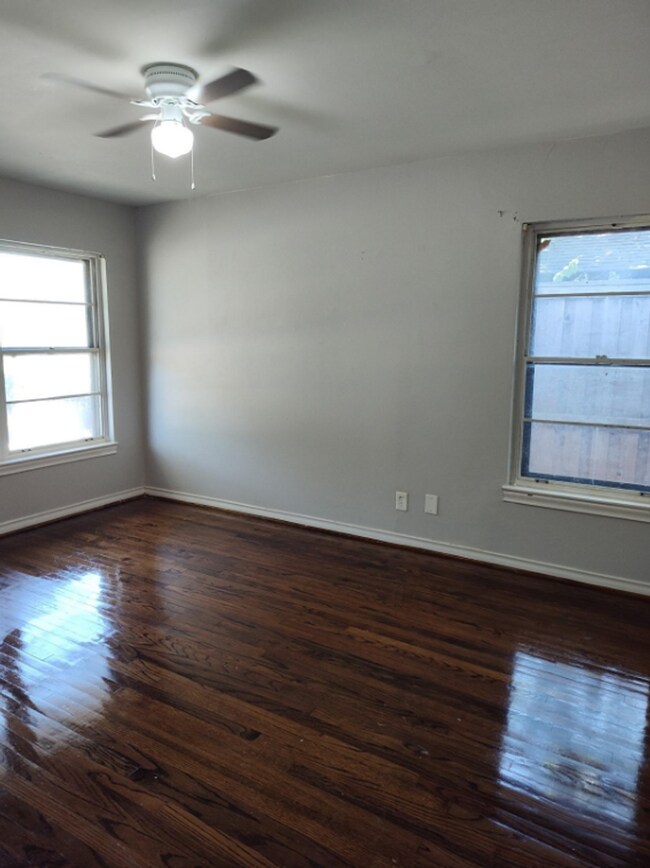 Building Photo - 10545 Channel Dr