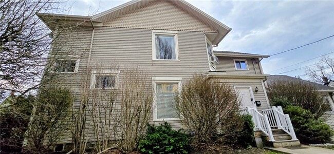 Building Photo - 315 Laurens St