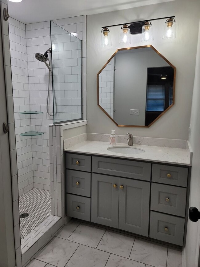 Building Photo - Beautifully Upgraded Ranch Home located ou...