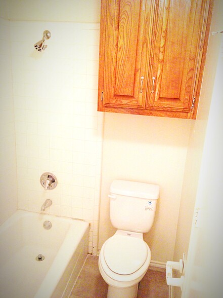 Bathroom - 1913 Spindletop Dr