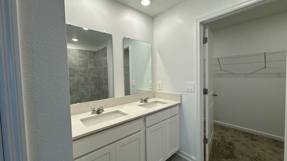 Building Photo - 3430 Howell Dr