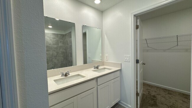 Building Photo - 3430 Howell Dr