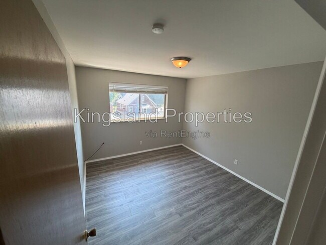 Building Photo - 4996 Oleatha Ave