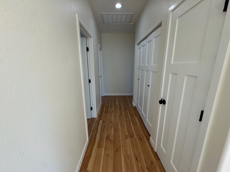 Building Photo - 1101 W 2nd St