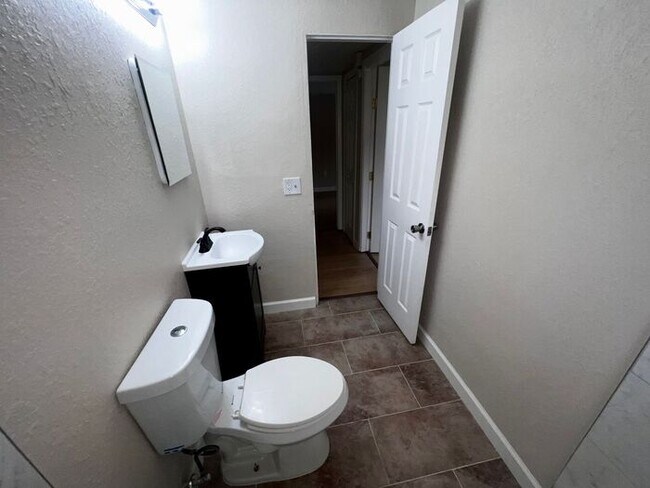 Building Photo - Remodeled 4 Bedroom 2 Bath Home Minutes from Sanford international Airport!