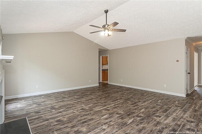 Building Photo - 402 Roundtree Dr