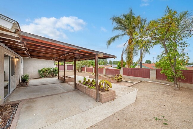 Building Photo - Single level home in San Carlos