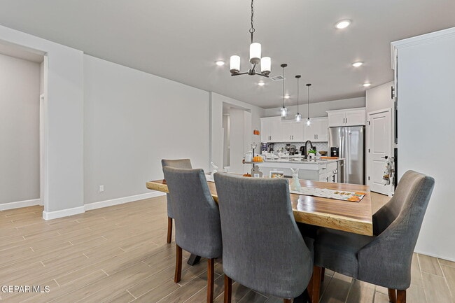 Building Photo - 824 Paseo Solar Dr