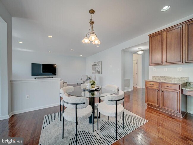 Building Photo - 43320 Barnstead Dr
