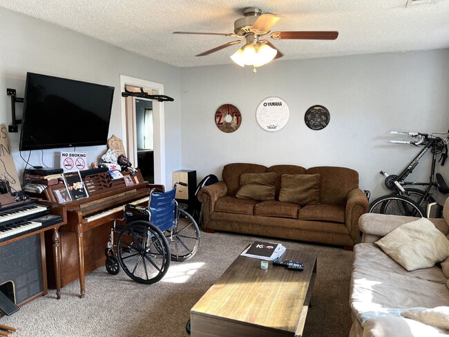 Building Photo - Spacious 4-Bedroom Home Available for Fall 2026 Pre-Lease