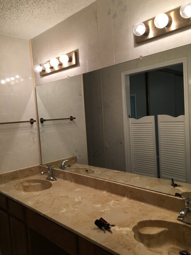 Building Photo - 3117 Sondra Dr
