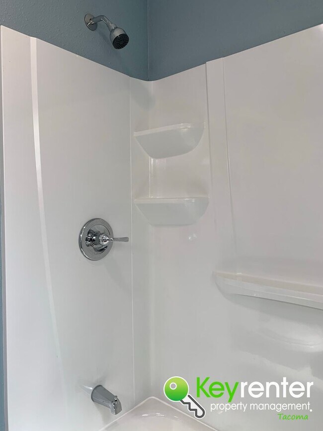 Building Photo - Recently Remodeled 3bd/1.5Bath Tacoma House!