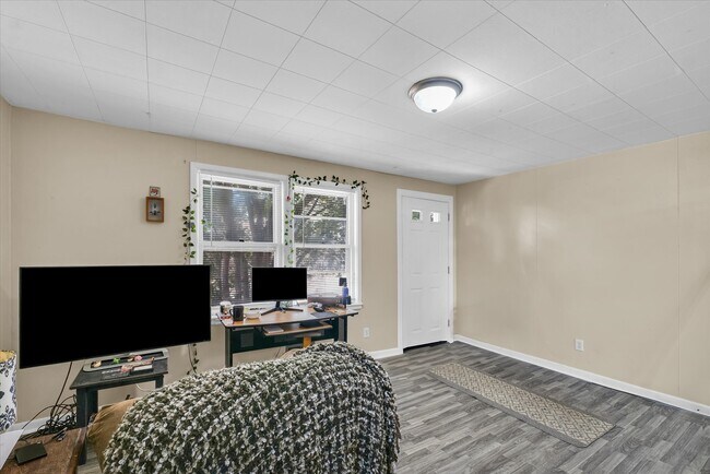 Building Photo - 907 E California Ave