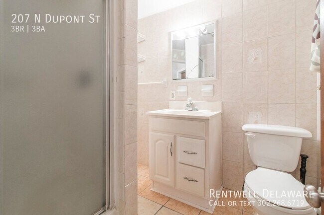 Building Photo - GORGEOUS TOWNHOME