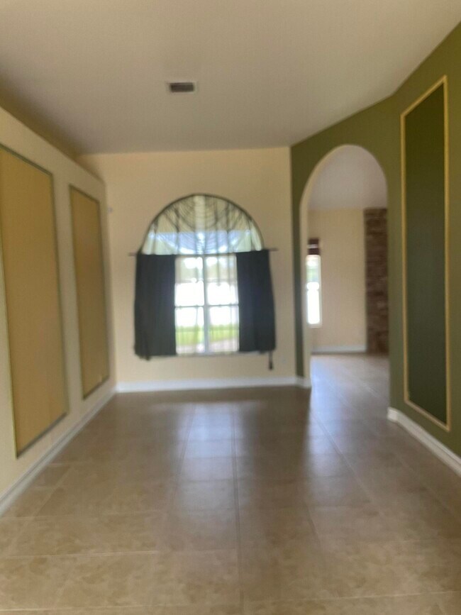 Building Photo - 3073 SW Savona Blvd
