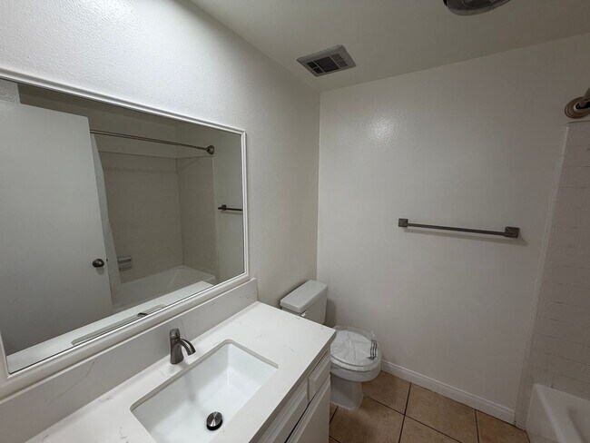 Building Photo - 2 BEDROOM CONDO UNIT IN THE WEST LA AREA 646 481 4404