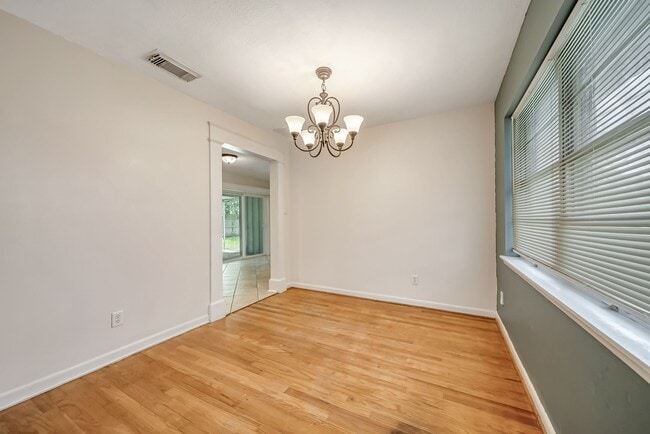 Building Photo - 3702 Malone Dr
